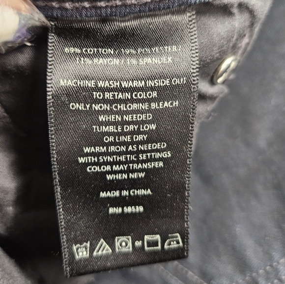 Kut From the Kloth KFTK Distressed Dark Wash Jeans Crop Size 10 Denim - Picture 9 of 16